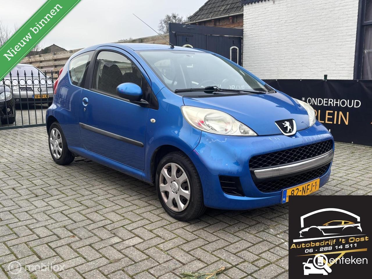 Foto van kenteken 82-NFJ-1